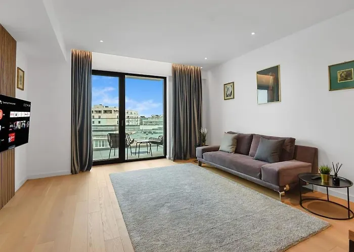 Apartment Lax Designer, Oasis Skyline Views, Parking Bucharest