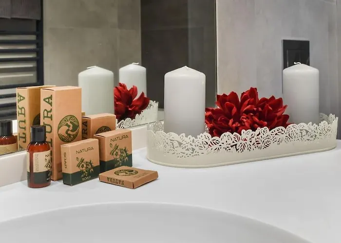 Lax Designer, Oasis Skyline Views, Parking