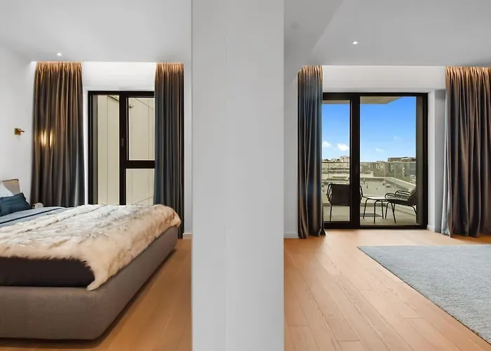 Lax Designer, Oasis Skyline Views, Parking *