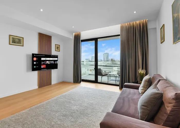 Apartment Lax Designer, Oasis Skyline Views, Parking Bucharest