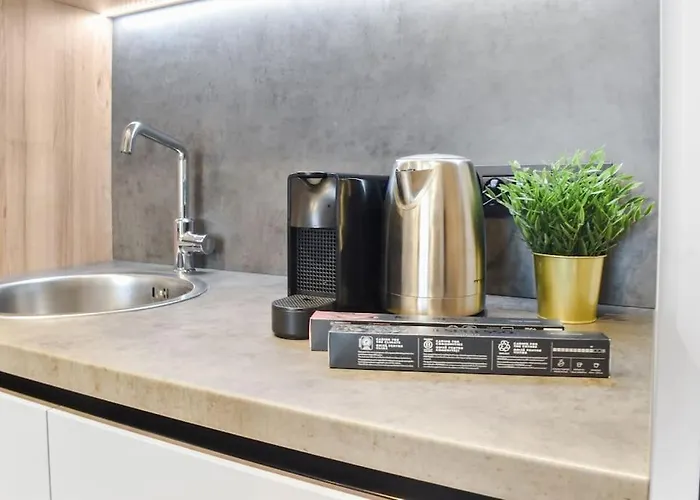 Lax Designer, Oasis Skyline Views, Parking *