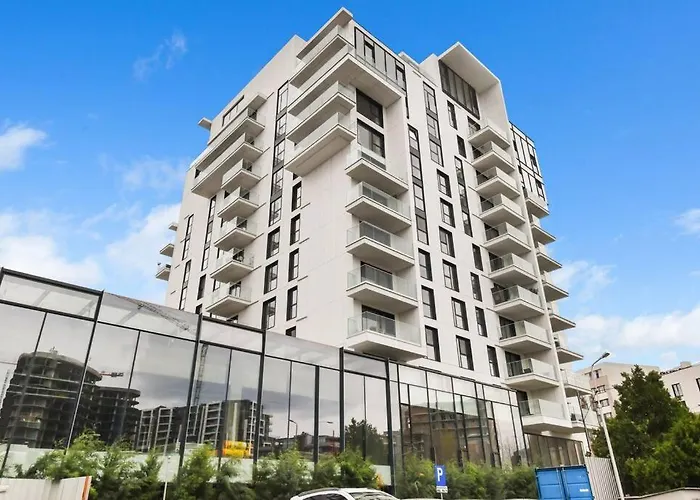 Lax Designer, Oasis Skyline Views, Parking *