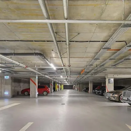 Lax Designer, Oasis Skyline Views, Parking Апартаменти