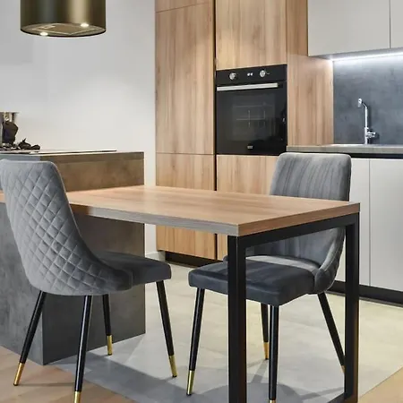 Lax Designer, Oasis Skyline Views, Parking * Bucharest