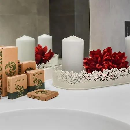 Lax Designer, Oasis Skyline Views, Parking