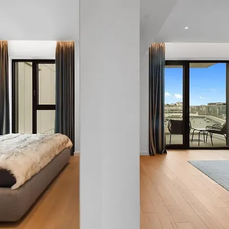 Lax Designer, Oasis Skyline Views, Parking *