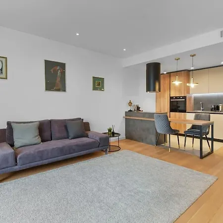 Lax Designer, Oasis Skyline Views, Parking * Bucureşti