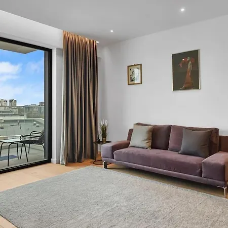 Lax Designer, Oasis Skyline Views, Parking Apartment *