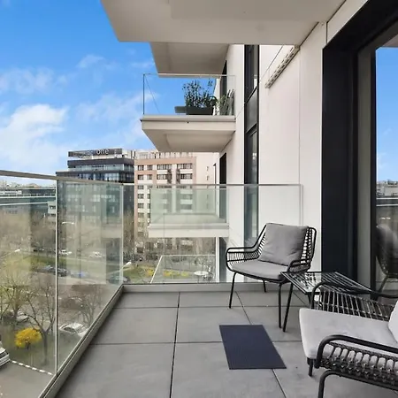 Lax Designer, Oasis Skyline Views, Parking Bucharest