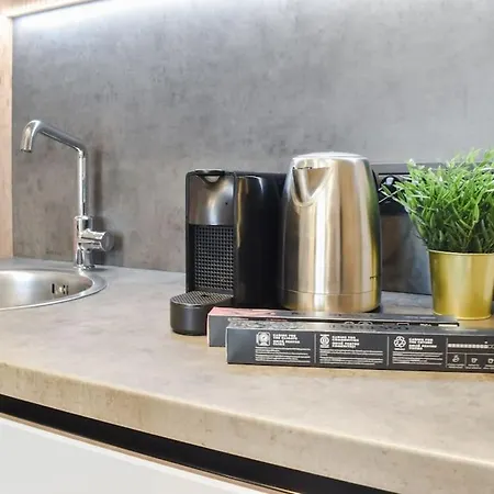 Lax Designer, Oasis Skyline Views, Parking *