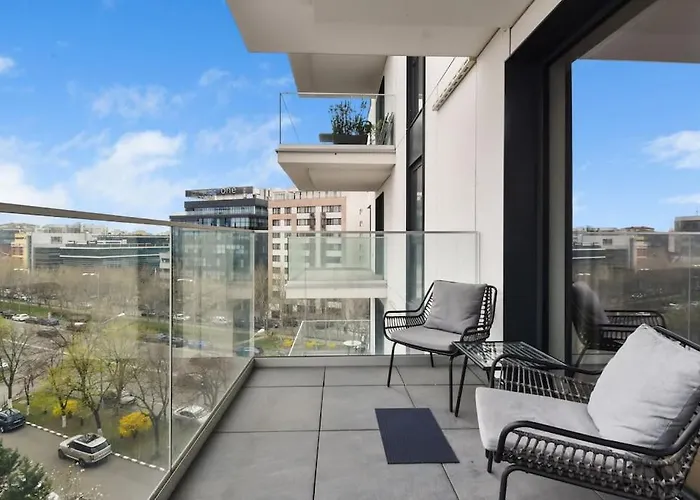 Lax Designer, Oasis Skyline Views, Parking בוקרשט
