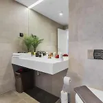 Appartement Lax Designer, Oasis Skyline Views, Parking Boekarest