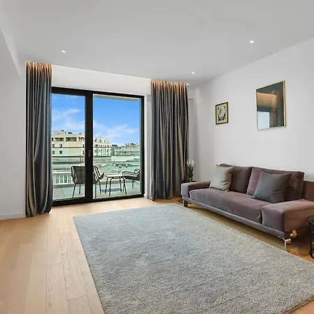 Apartment Lax Designer, Oasis Skyline Views, Parking Bukarest