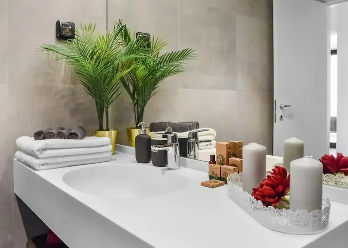 Apartment Lax Designer, Oasis Skyline Views, Parking *
